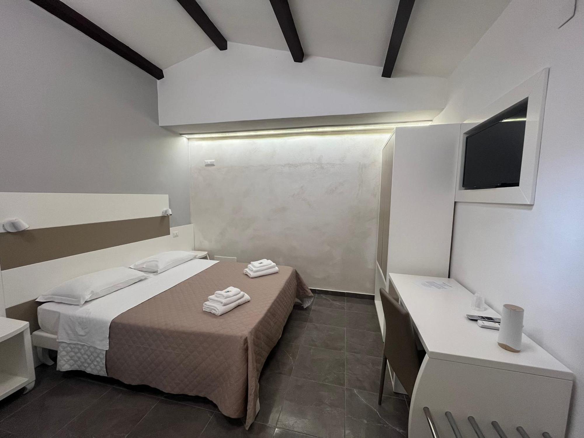 Afrodite Accomodation Tropea Extérieur photo